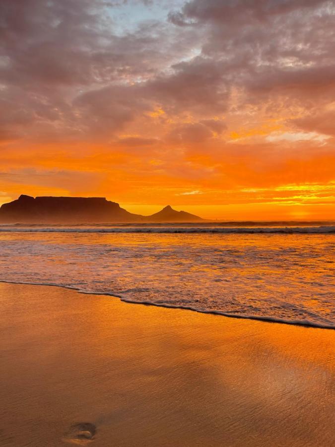 Sunset Beach Holiday Accommodation Cape Town Eksteriør bilde